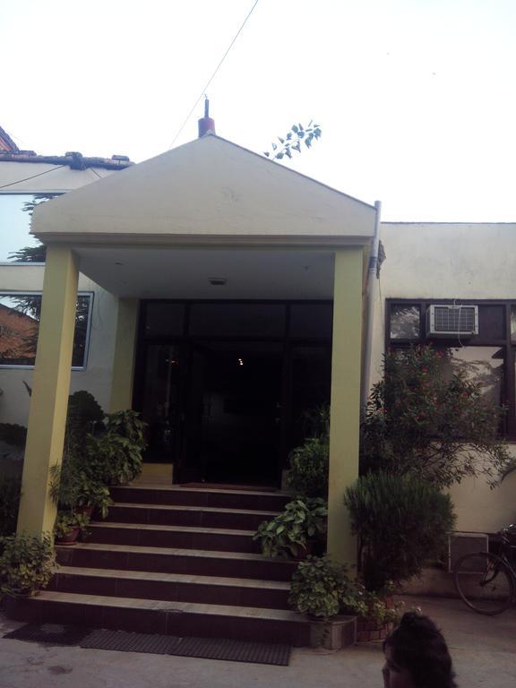 Hotel Kanishka Kanpur Exterior photo